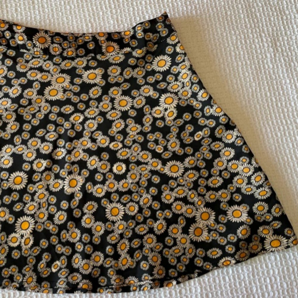 FREE PEOPLE - FLORAL MINI SKIRT - SIZE 8